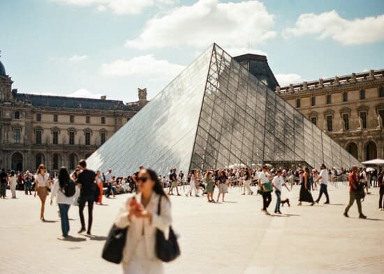 Louvre Exterior Walk and Entrance Ticket - Image 2