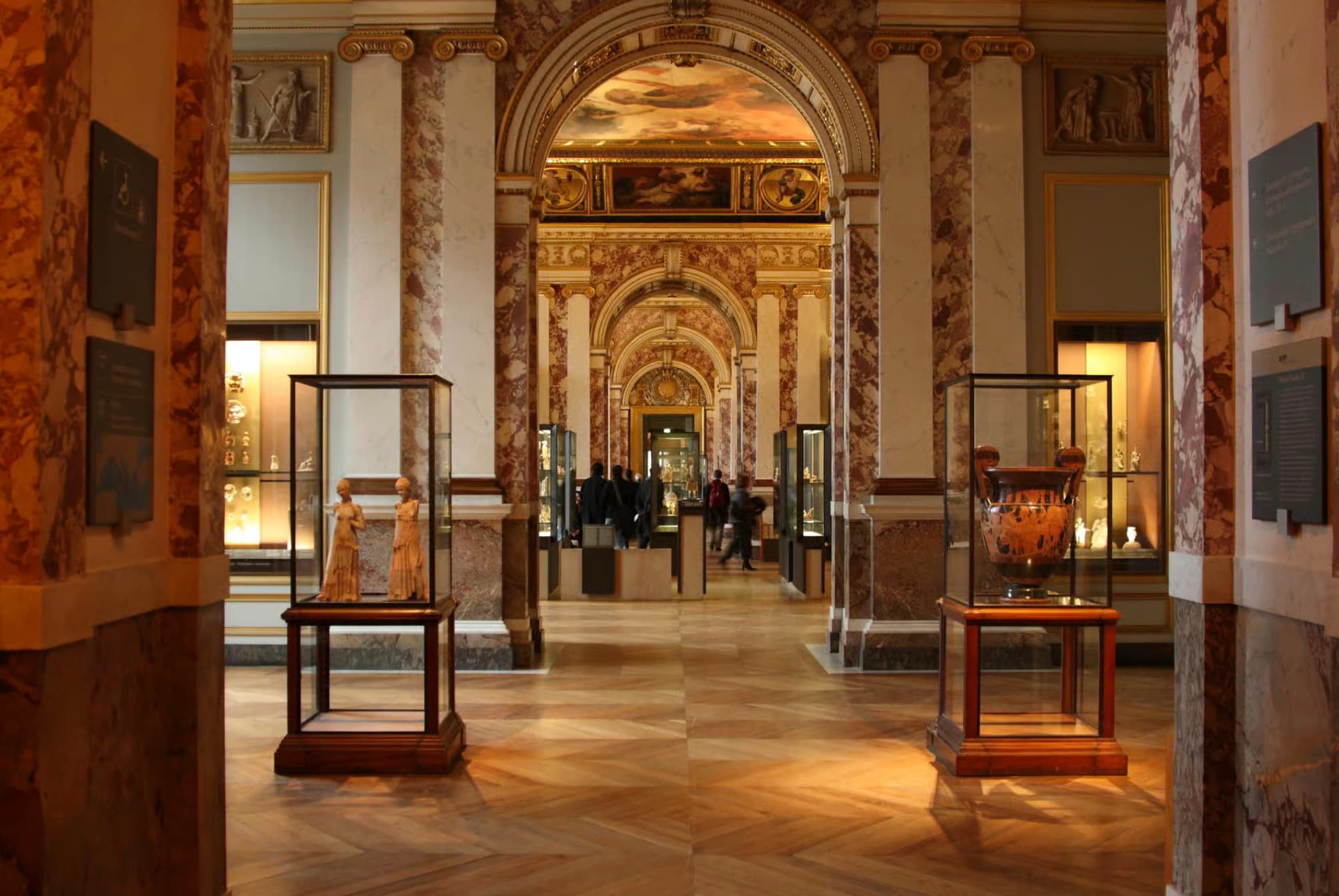 Paris: Louvre Museum Guided Highlights Tour - Image 2