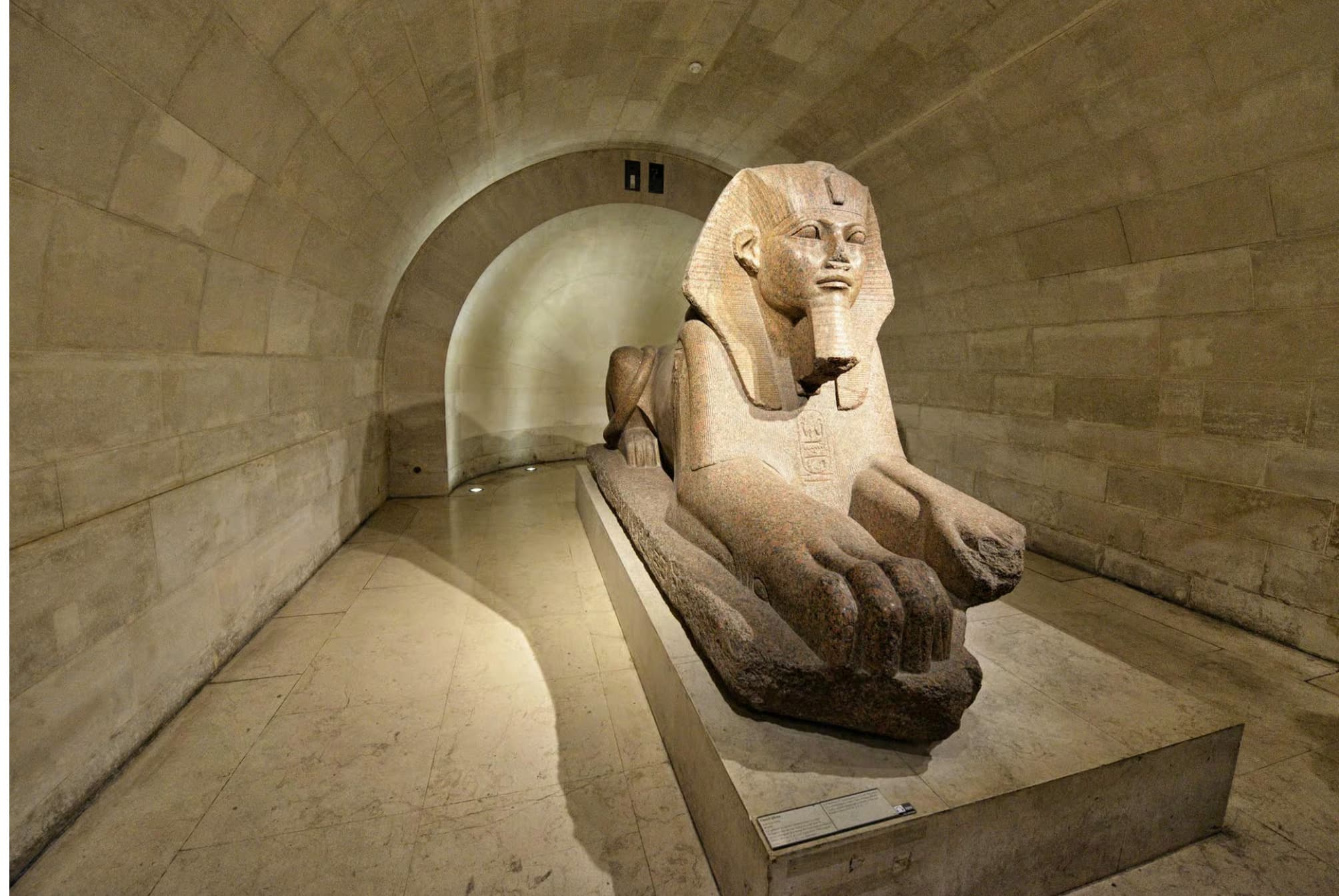 Paris: Louvre Museum Guided Highlights Tour - Image 3
