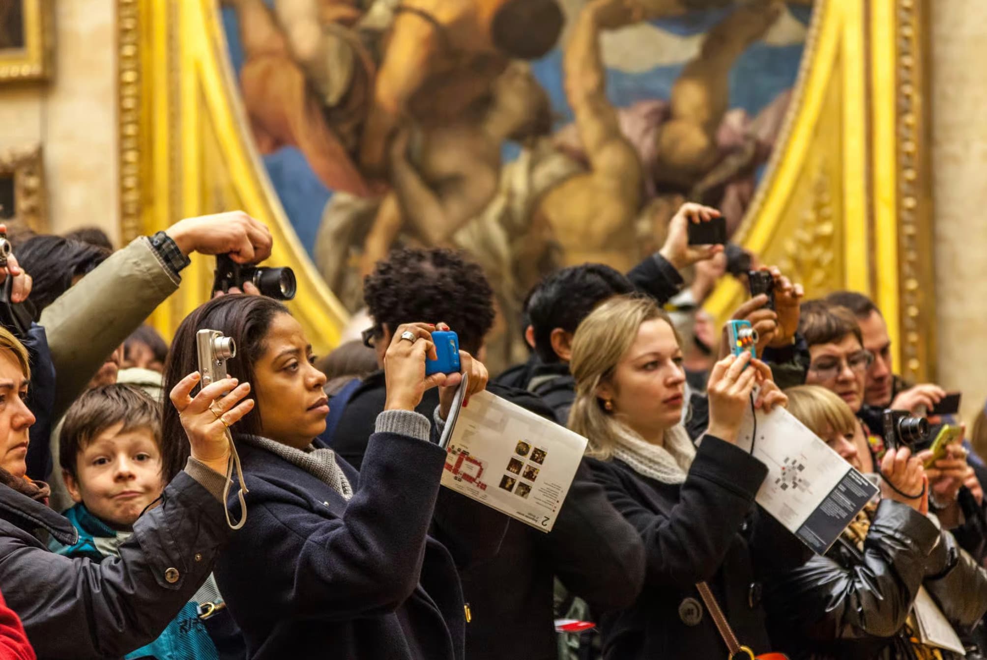 Paris: Louvre Museum Guided Highlights Tour - Image 4