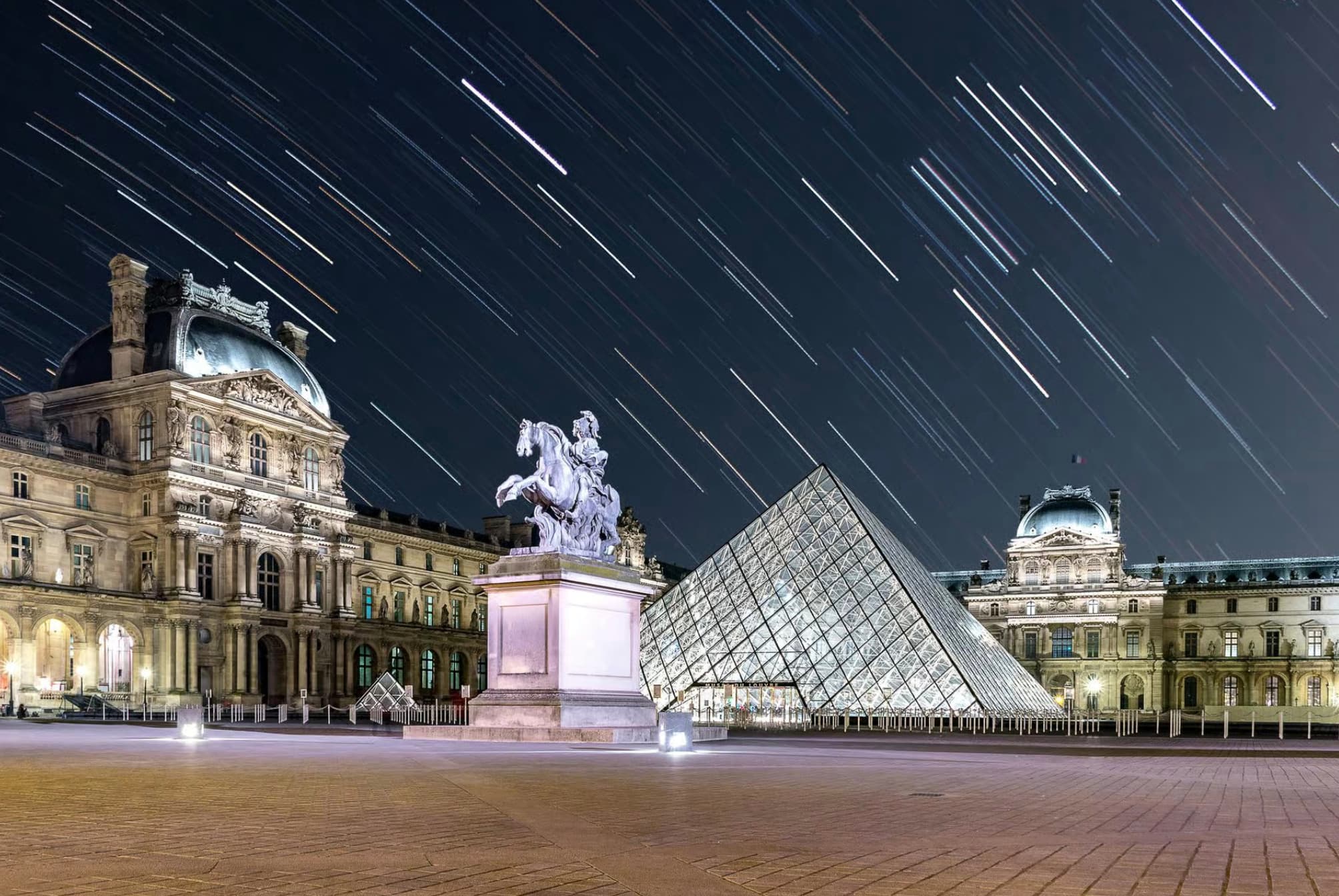 Paris: Louvre Museum Guided Highlights Tour - Image 5