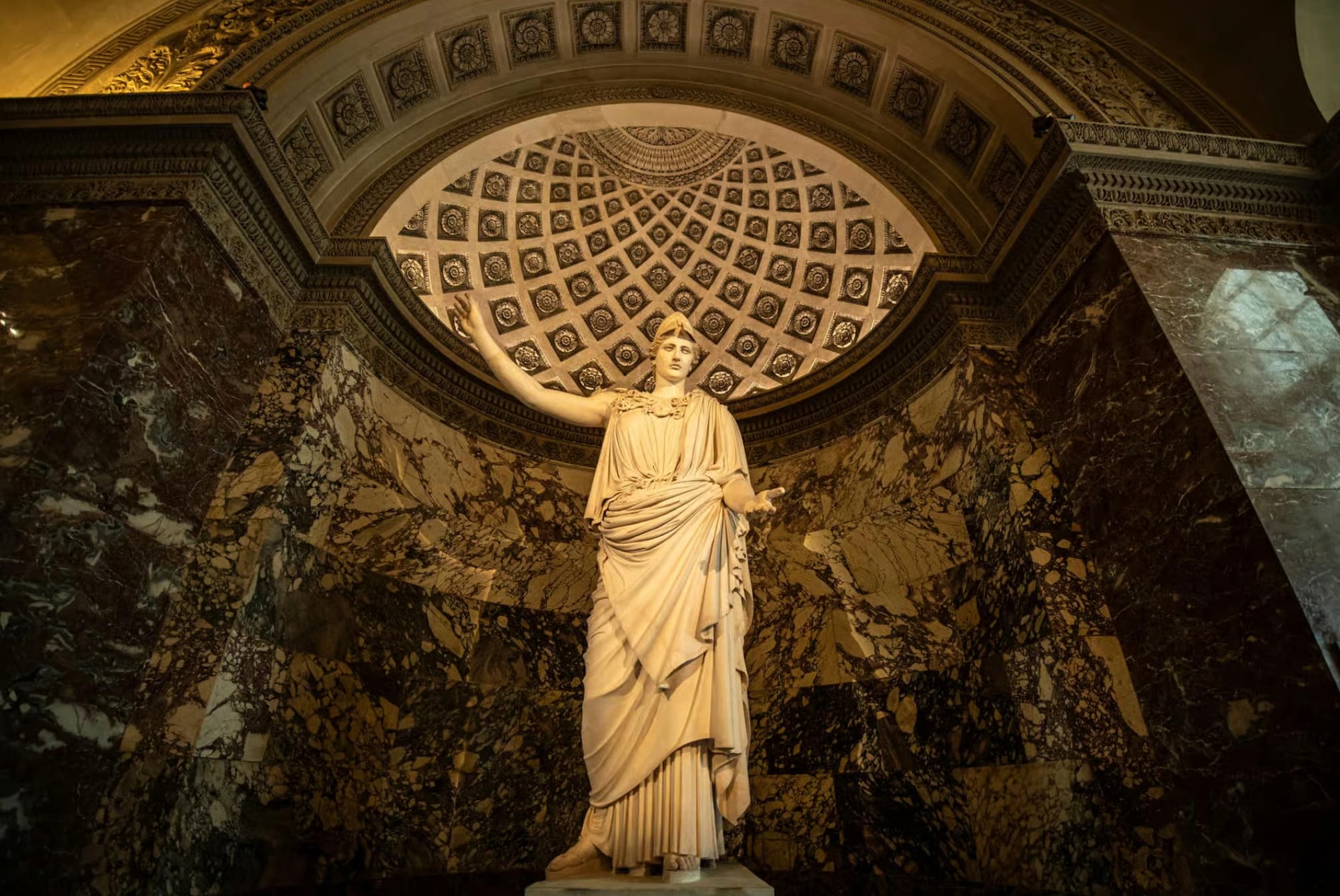 Paris: Louvre Museum Guided Highlights Tour - Image 8