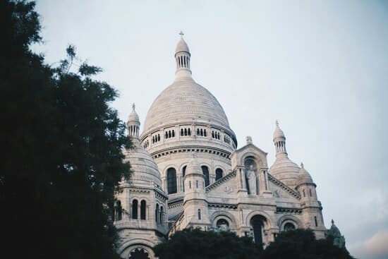 Montmartre Walking Tour with local guide - Image 2