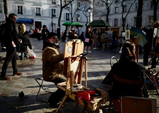 Montmartre Walking Tour with local guide - Image 3